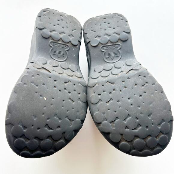 Adidas Size 7 Hello Kitty Clogs Black Red Bow Sanrio Collab Slip On Shoes - Picture 7 of 9